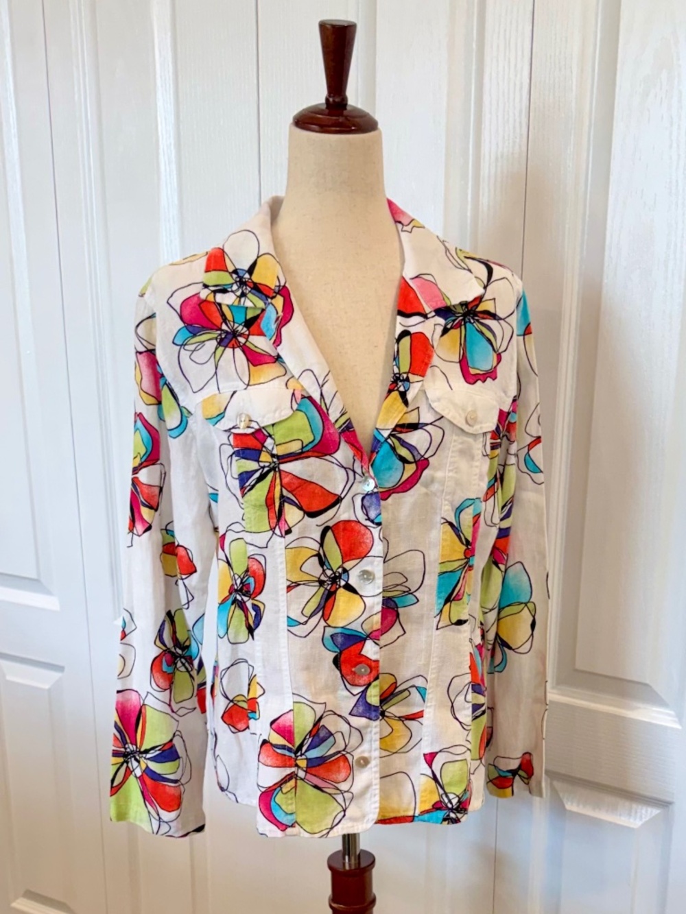 *NWOT, Women's Chico's Size One, US 8-10, 100% Linen Shirt/Jacket Artsy Floral